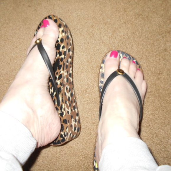 Tory Burch 1.5" Wedge Flip Flops 7M Camo $59 - Picture 5 of 8